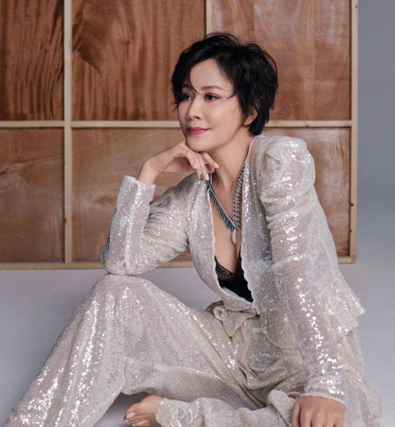 左小青個人簡介，左小青，生平概覽與成就展示