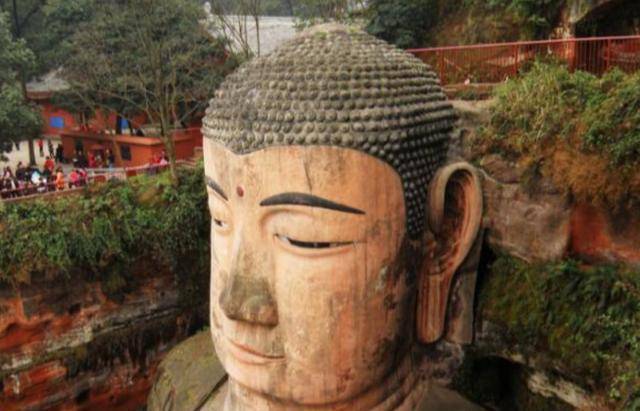 樂山大佛景區(qū)安全事故與旅游安全探討，樂山大佛景區(qū)安全事故分析與旅游安全策略探討