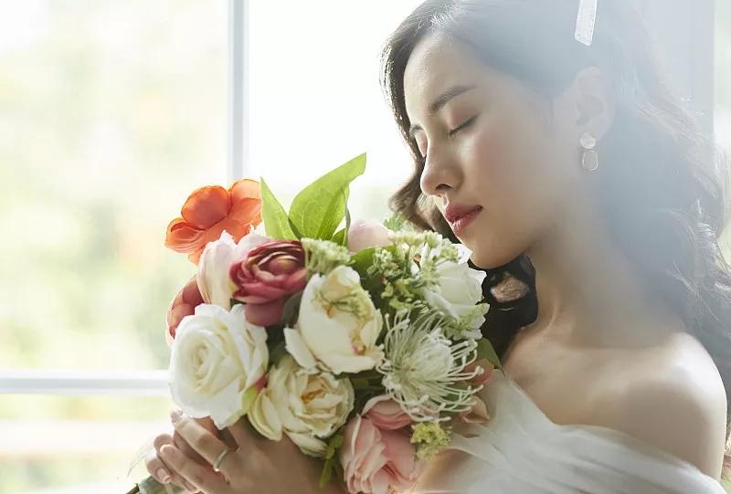 如何吸引男性目光，讓他對你上癮——深度解析女性魅力之道，深度解析女性魅力，吸引男性目光，讓其對你上癮的秘訣