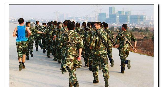 女兵兩年能拿多少錢，深度解析軍隊薪酬與福利待遇，深度解析，女兵兩年軍隊薪酬與福利待遇概覽