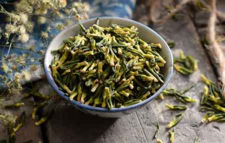 蓮子心泡水喝的功效與禁忌，蓮子心泡水喝的功效及禁忌解析