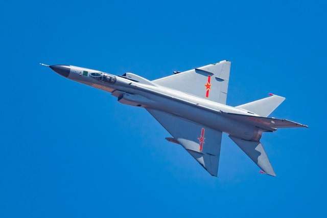 殲8戰(zhàn)斗機(jī)圖片，歷史、技術(shù)特點(diǎn)與現(xiàn)代價(jià)值，殲8戰(zhàn)斗機(jī)，歷史、技術(shù)特點(diǎn)與現(xiàn)代價(jià)值的探索之旅的圖片集錦