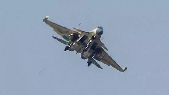 殲-15D，中國新一代艦載戰(zhàn)斗機的獨特優(yōu)勢與未來發(fā)展，殲-15D艦載戰(zhàn)斗機，獨特優(yōu)勢與未來展望