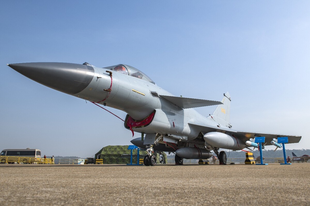 殲-10B戰(zhàn)斗機，空中力量的卓越代表，殲-10B戰(zhàn)斗機，空中力量的杰出代表