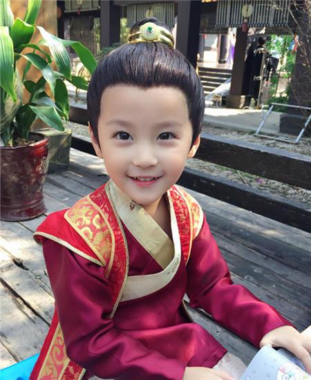 哈琳童星個(gè)人資料，揭秘璀璨童星哈琳的成長(zhǎng)歷程與魅力風(fēng)采，璀璨童星哈琳的成長(zhǎng)歷程與魅力風(fēng)采揭秘，哈琳童星個(gè)人資料全解析