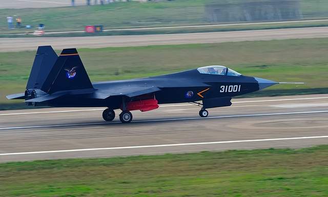 殲20與殲35，誰更先進？深度解析中國兩款頂尖戰(zhàn)機，殲20與殲35，深度對比解析，誰是中國頂尖戰(zhàn)機之冠？