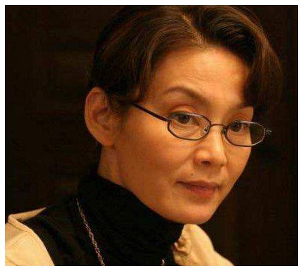 潘虹個(gè)人資料及現(xiàn)任老公深度解析，潘虹個(gè)人背景與現(xiàn)任老公深度解析揭秘