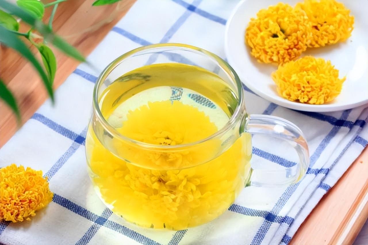 菊花泡水喝的功效，揭示其多重健康益處，菊花泡水喝的神奇功效，多重健康益處揭秘