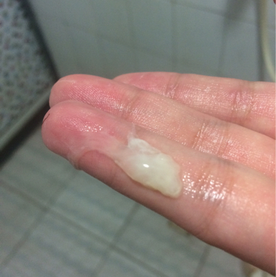 陰部流出來(lái)的液體是什么？全面解析女性分泌物，女性陰部流出液體的全面解析，了解女性分泌物成分與特性