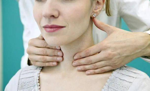 甲狀腺癌早期征兆，了解并預防的十個關(guān)鍵信號，甲狀腺癌早期征兆解析，十個關(guān)鍵信號助你預防與了解